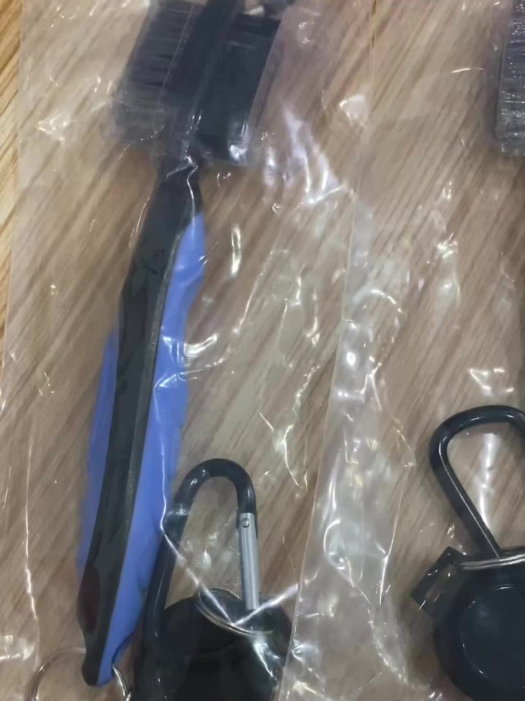 Golf club cleaner